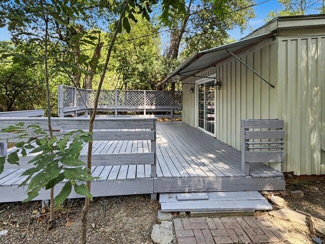 Building Photo - 987 Parkhaven Ln