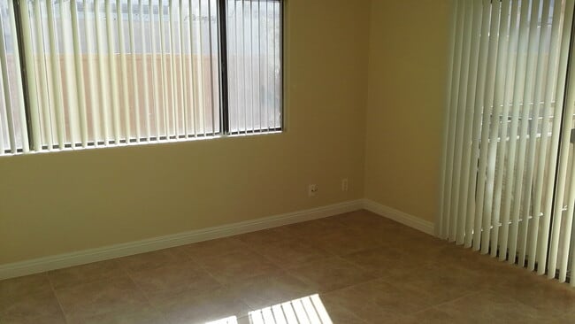 Building Photo - Vizcaya Condo in Gated Community