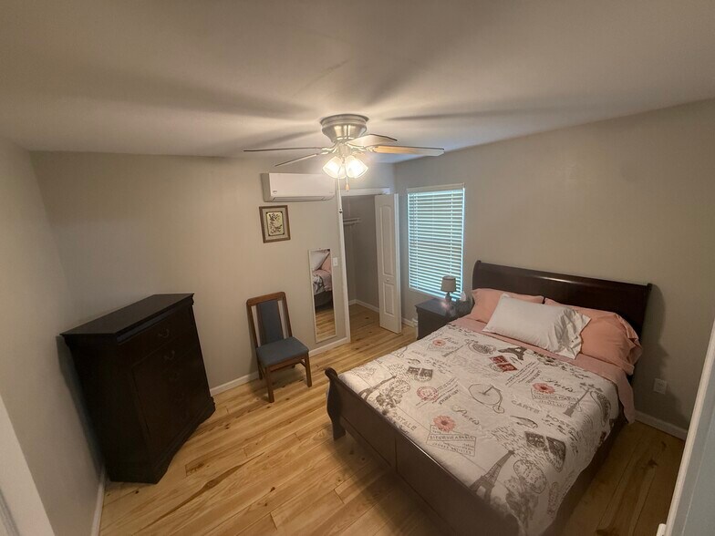 Building Photo - 80 Redwood Ln