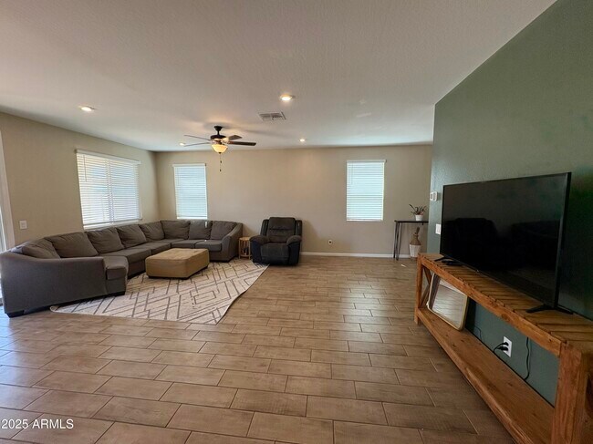 Building Photo - 17441 W Paraiso Ln