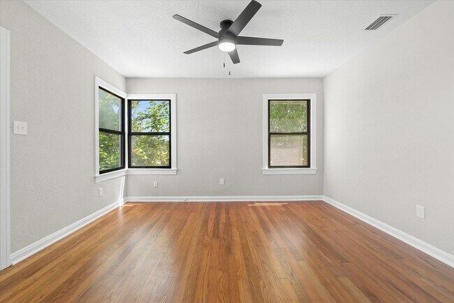 Building Photo - 9 Spencer St