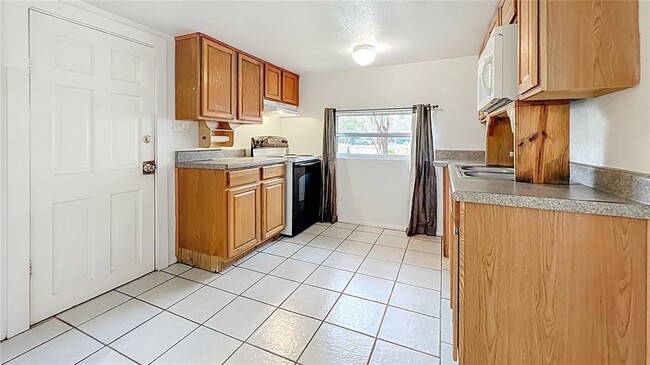 Building Photo - 5110 Old Cheney Hwy