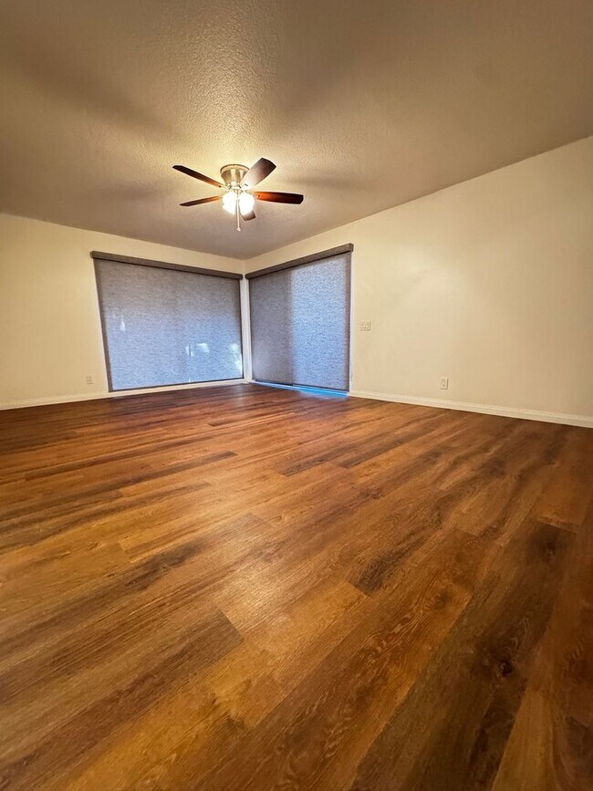 Building Photo - Mission Bay 2 Bed 2 Bath Condo with covered parking