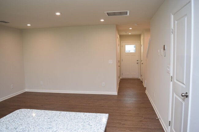 Building Photo - Modern 3-Bedroom Townhome in Desirable Bear Park