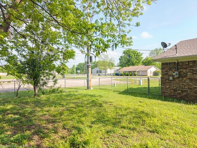 Building Photo - 100 Meadow Pl