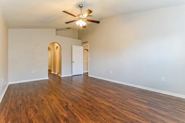 Building Photo - 813 Albi Ct