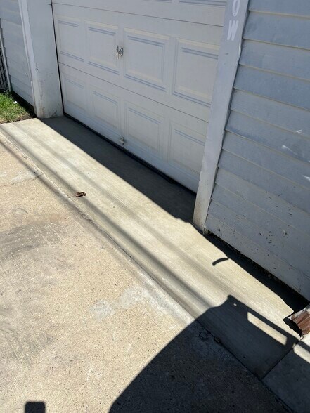 Building Photo - 2655 S 14th St