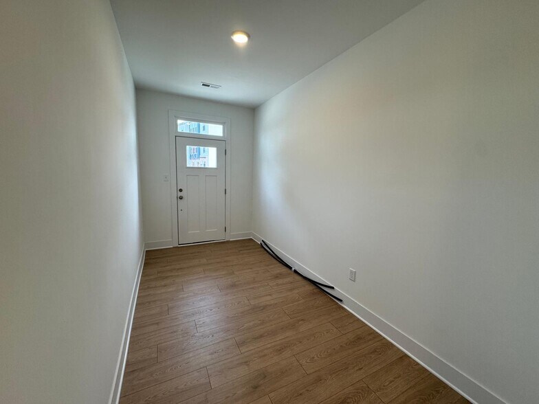 Building Photo - 6606 Sunrise Oasis Ln