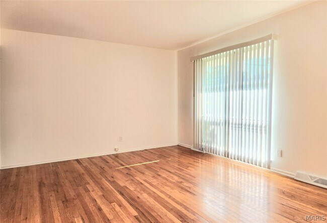 Building Photo - 702 Vendome Ln