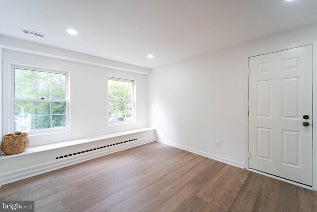 Building Photo - 3244 Titanic Dr