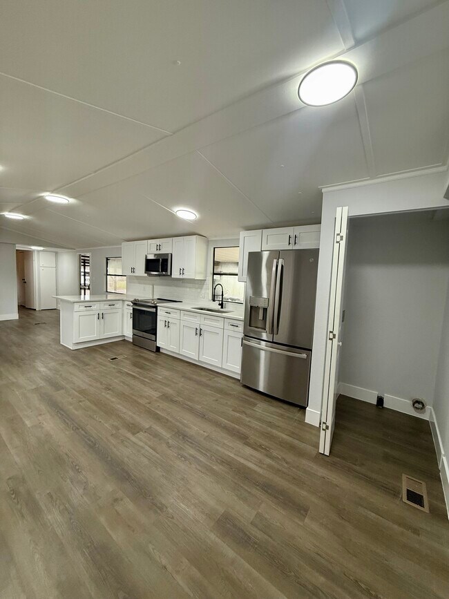 Building Photo - 516 De Resine Carre St