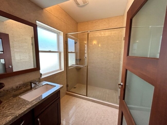 Building Photo - Like New Single Family Home in McCully!