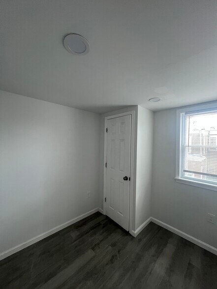 Building Photo - 2524 Webster St