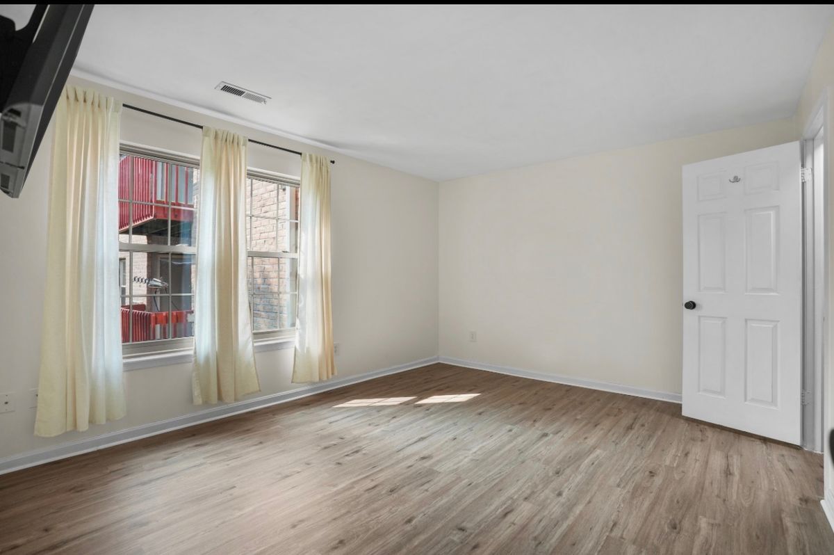 Building Photo - 4 Cedar Valley Pl