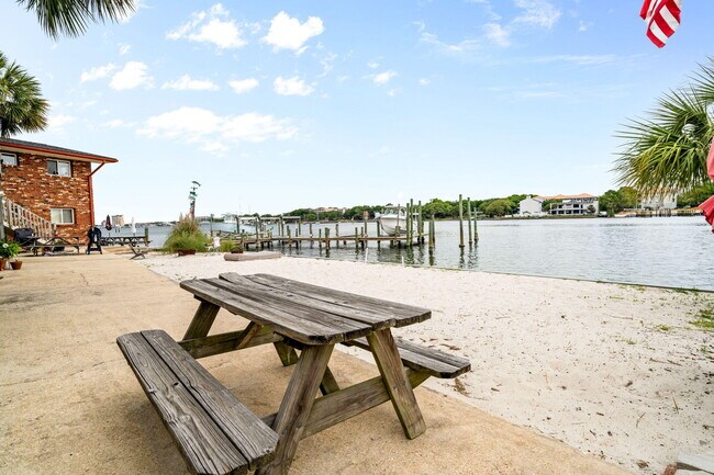 Building Photo - 333 Bluefish Dr