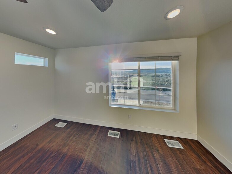Building Photo - 7229 Woods Rose Dr