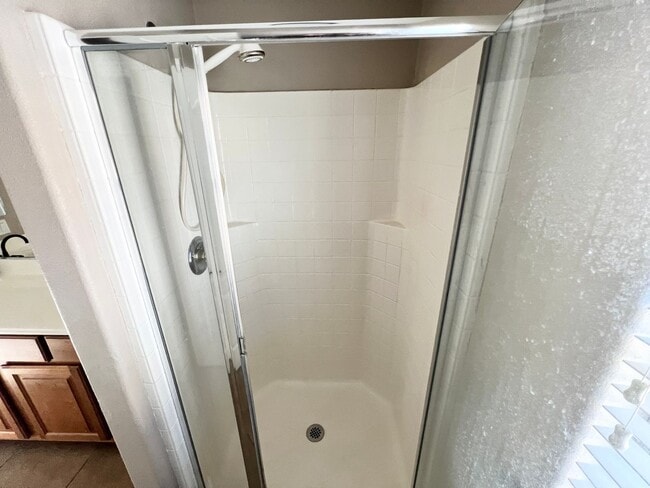 Building Photo - 102 S Pointe Way