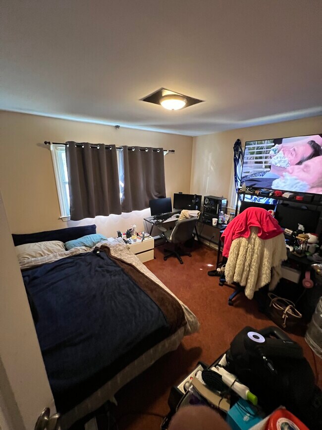 Building Photo - 35 Lynwood Dr