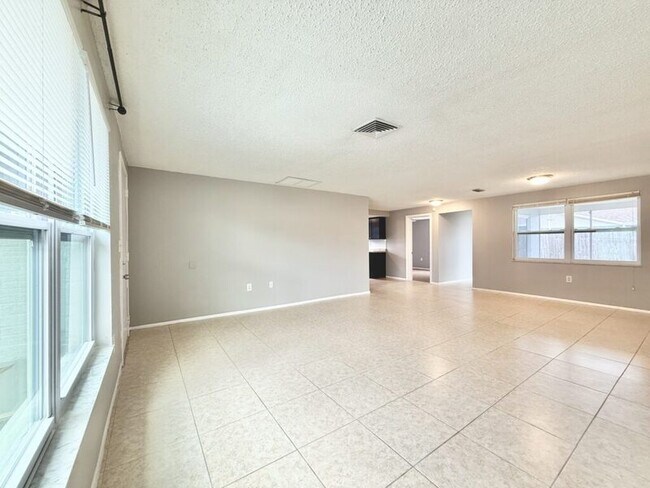 Building Photo - 6417 Sutherland Ave