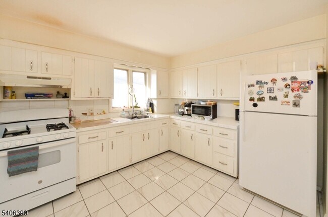 Building Photo - 100 Eastern Wy