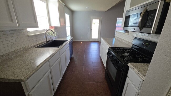 Building Photo - Clean 3 bed 2 bath  - Owasso schools