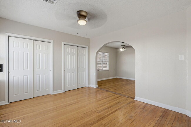 Building Photo - 2515 Arizona Ave