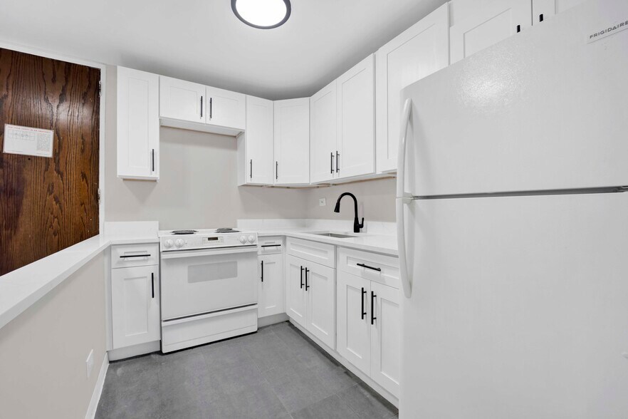 Building Photo - 720 W Gordon Ter