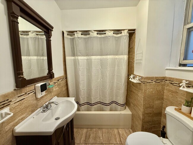 Building Photo - 115 Cross St