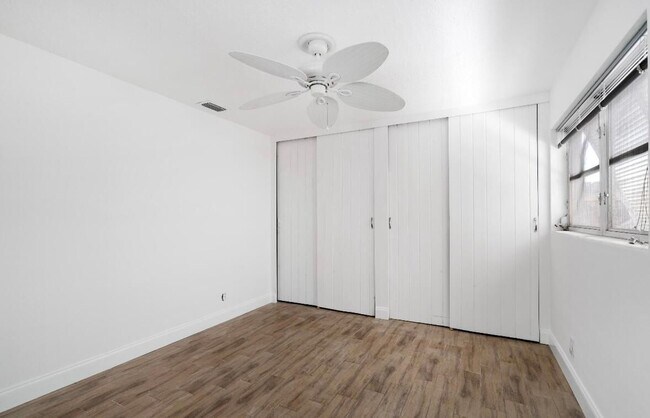 Building Photo - 549 Fairwind Dr