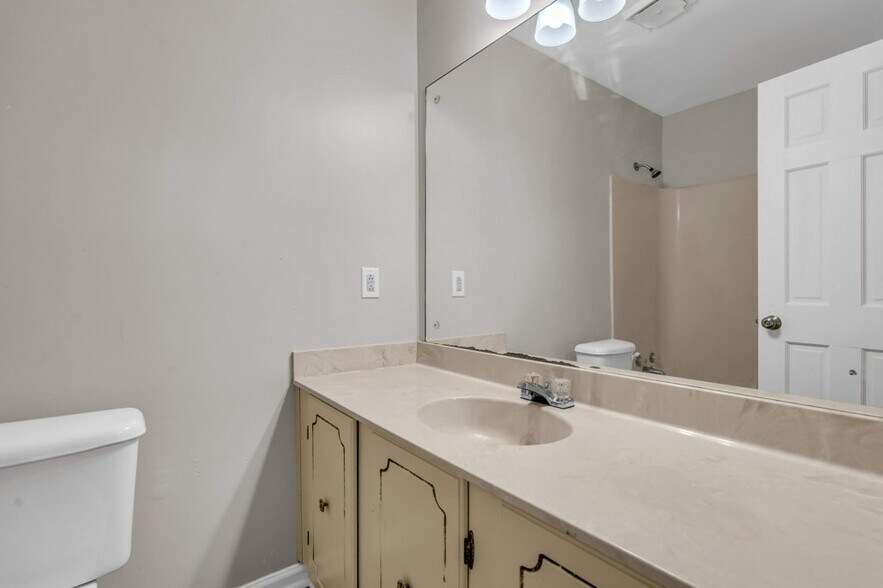 Building Photo - 141 Babs Dr
