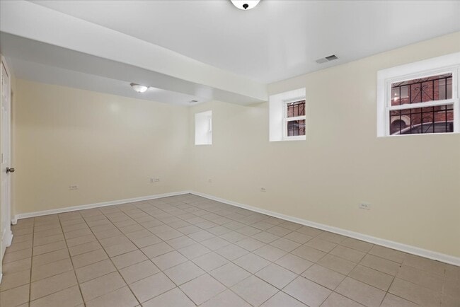 Building Photo - 54 E 50th St