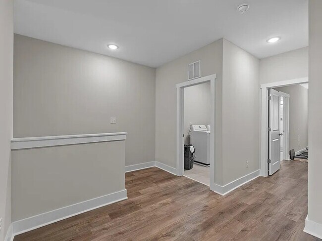 Building Photo - Lease OR Lease to Own