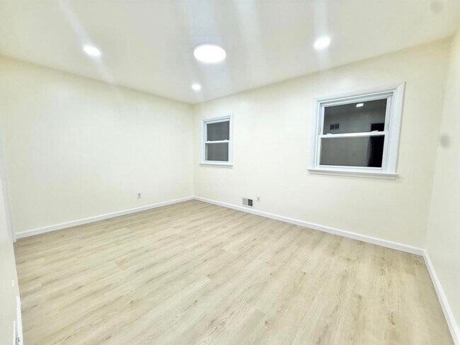 Building Photo - 588 Avenue A