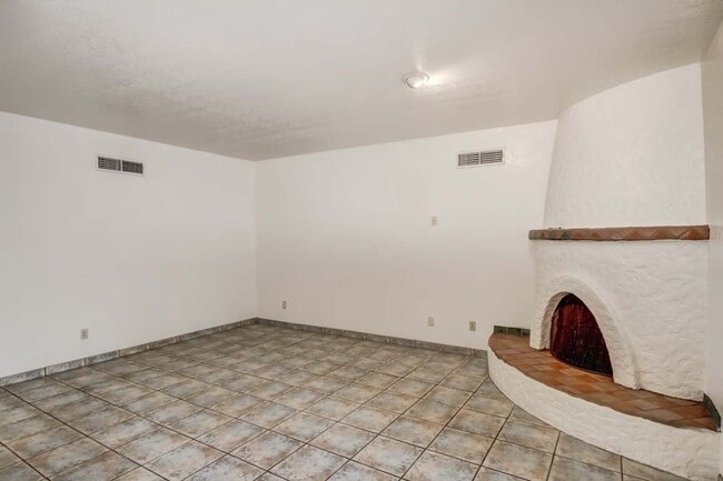 Building Photo - 5374 N Flint Ave