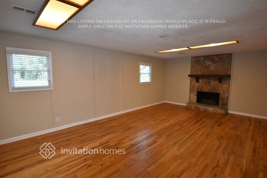 Building Photo - 2984 Sawgrass Trail SW