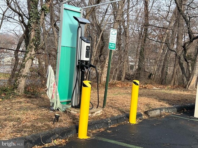 Building Photo - 46 Township Line Rd