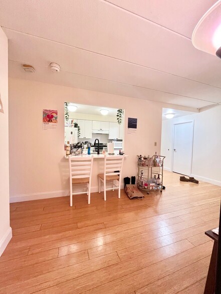 Building Photo - 6 Douglas Park