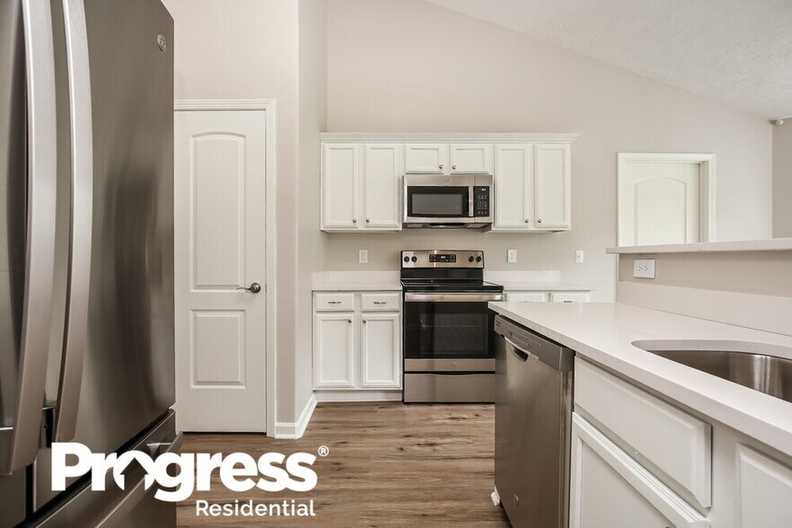 Building Photo - 106 Lyndhurst Dr