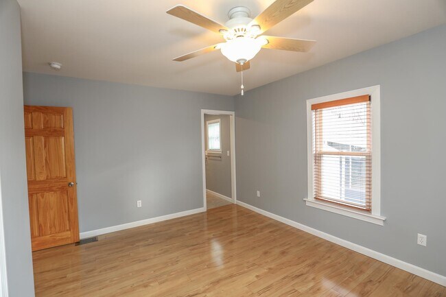 Building Photo - 32 Chapleau Ave