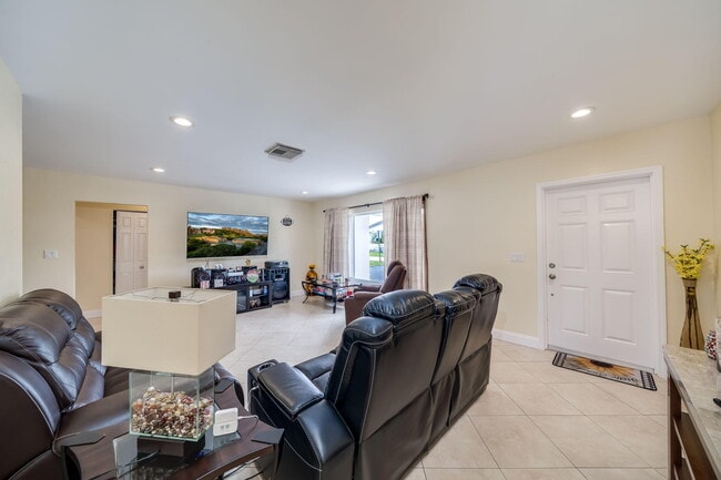 Building Photo - 9603 NW 67th Ct