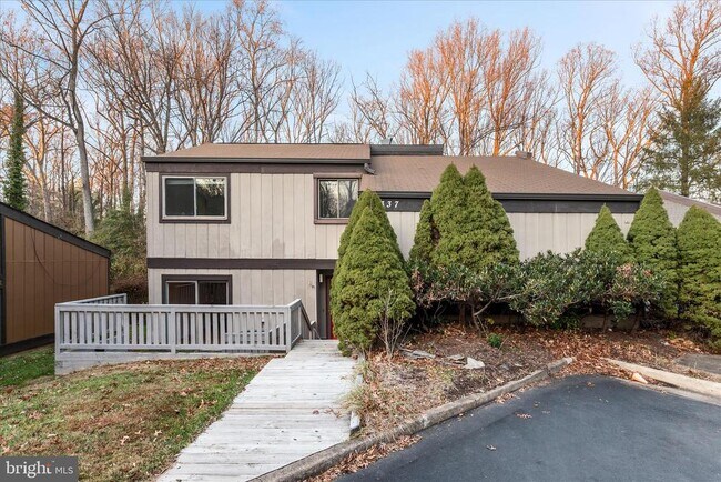 Building Photo - 2337 Glade Bank Way