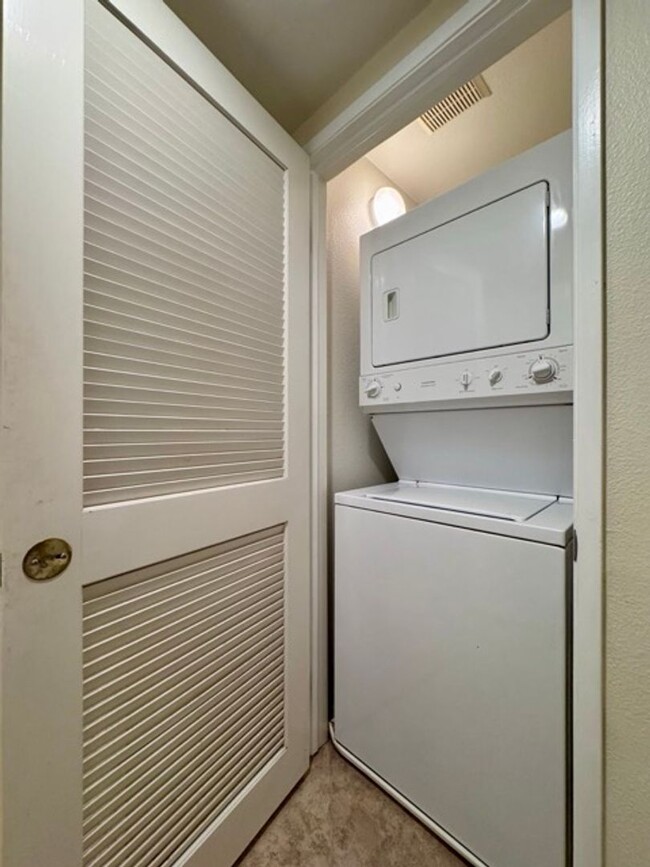 Building Photo - 1 bedroom Murrieta condo for LEASE with a ...