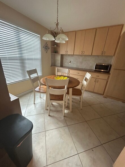 Building Photo - 2621 Cove Cay Dr