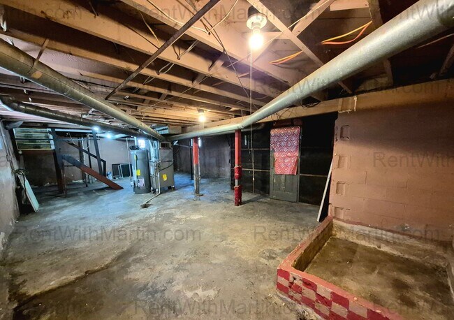 Building Photo - FOR RENT- Beautifully Updated Home Near Golf Course on 4th! Pets ok!!