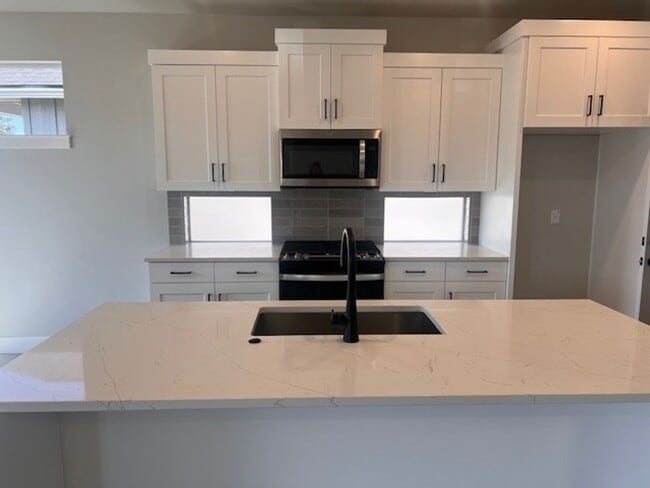 Building Photo - Newer Construction 3 Bedroom + Bonus Room with Community Amenities