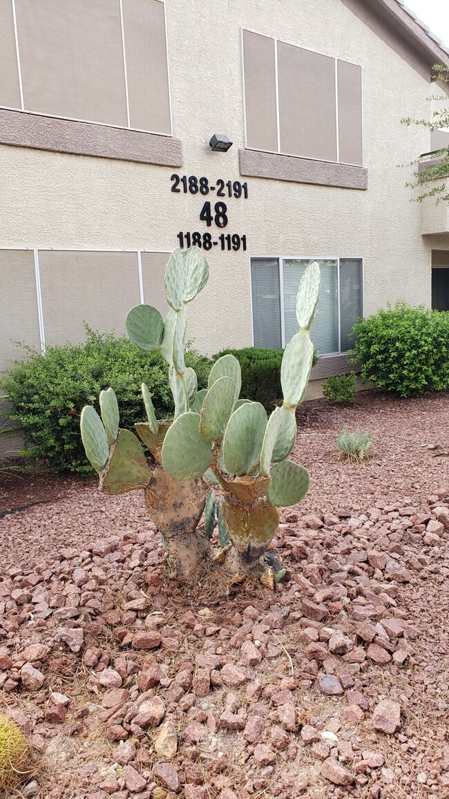 Building Photo - 5710 E Tropicana Ave