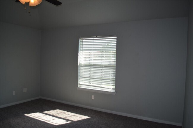 Building Photo - 2002Tru