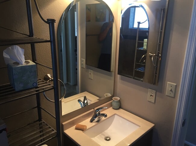 Building Photo - 4336 E Pearce Rd