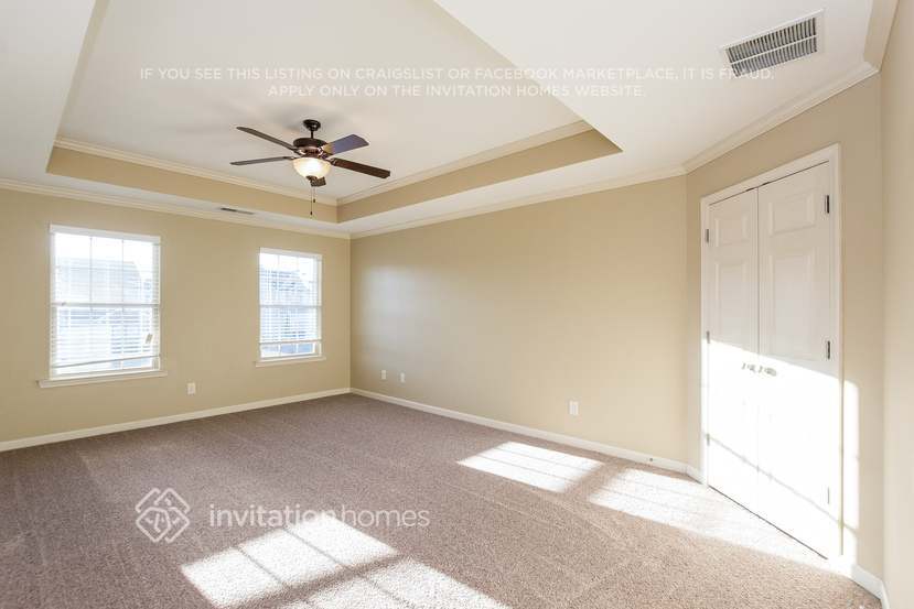 Building Photo - 2070 Hydrangea Ln