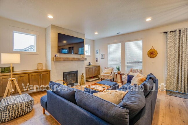 Building Photo - 737 SE 38th St